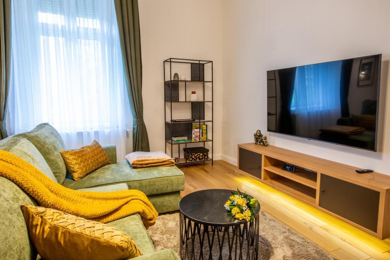 Borkapartman Szeged Buitenkant foto
