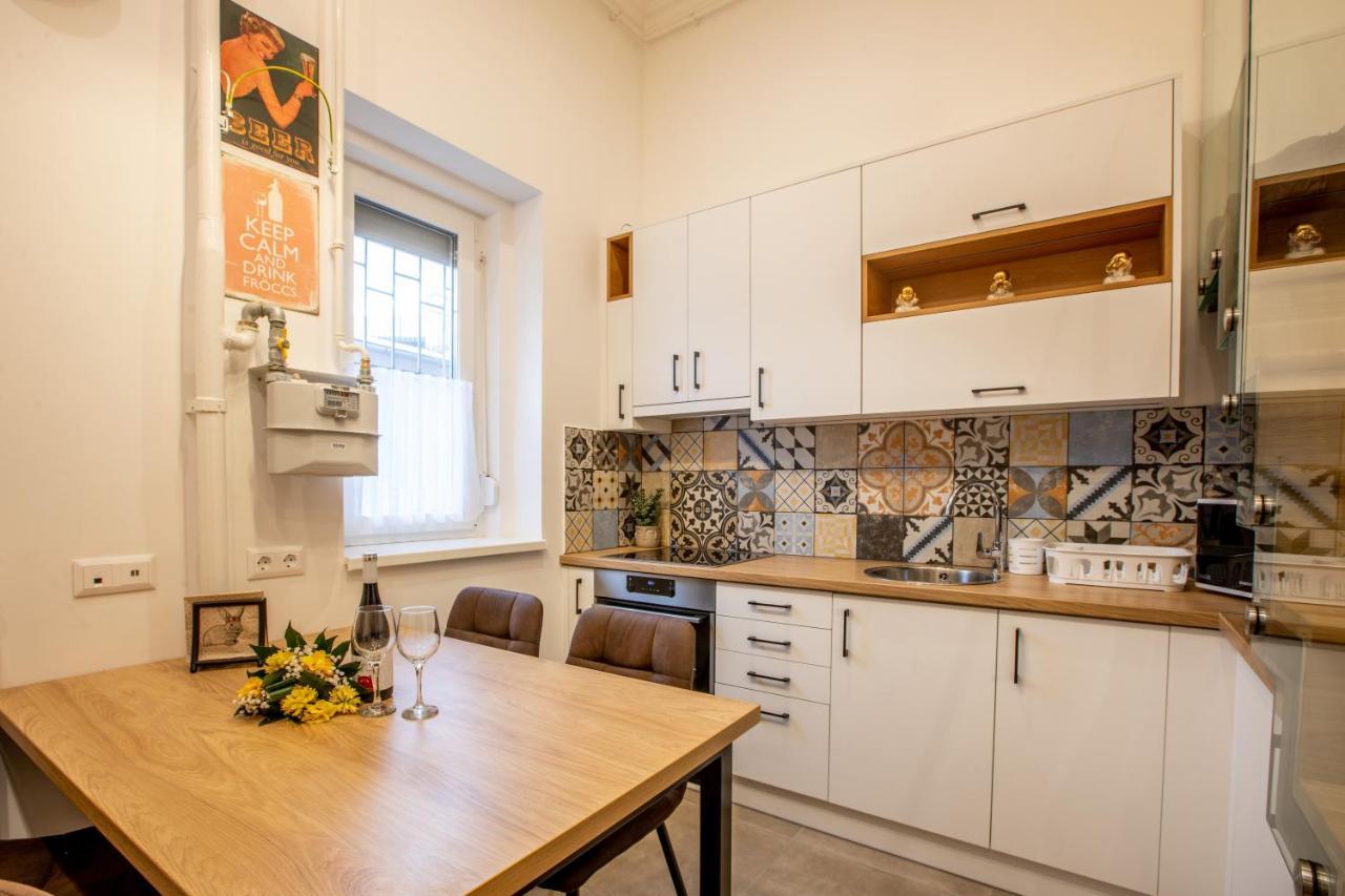Borkapartman Szeged Buitenkant foto